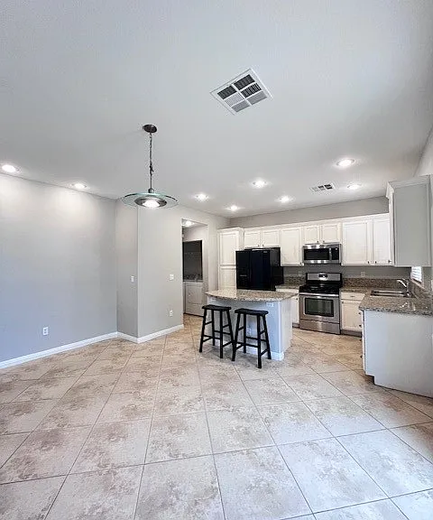 568 Sierra Morena St — Photo 4