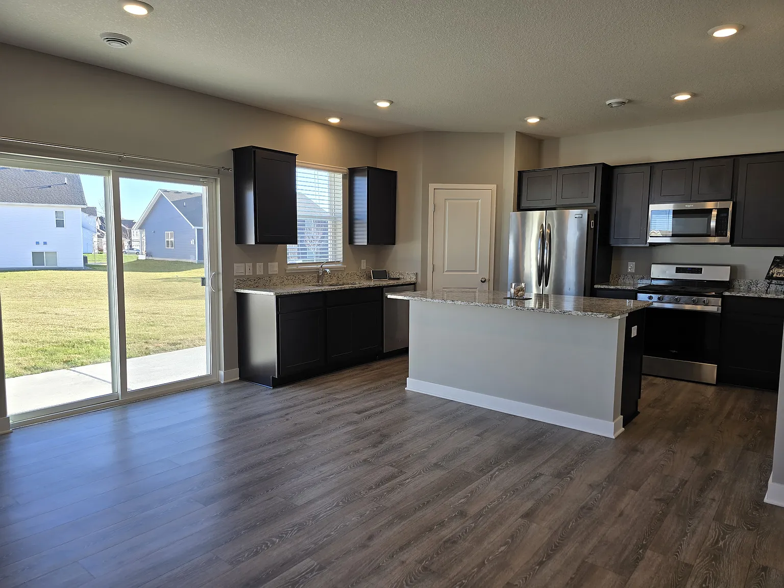 Gorgeous 4 Bedroom Home for Rent in Shakopee!! — Photo 3
