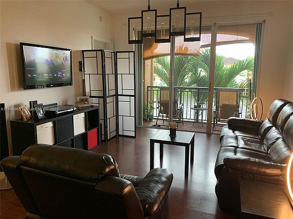 4th image of 6720 NW 114th Ave APT 826