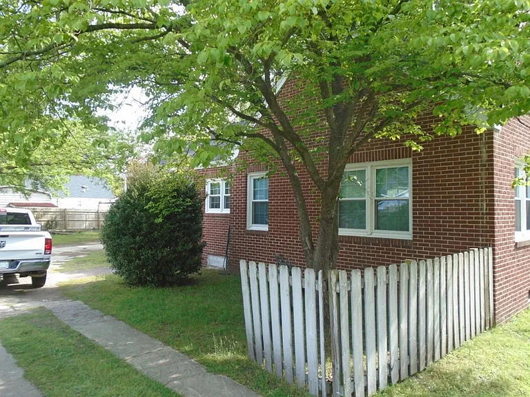 308 Harris Ave — Photo 2