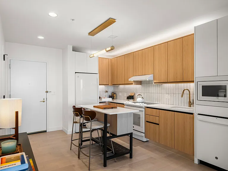 Newport Rentals — Photo 424