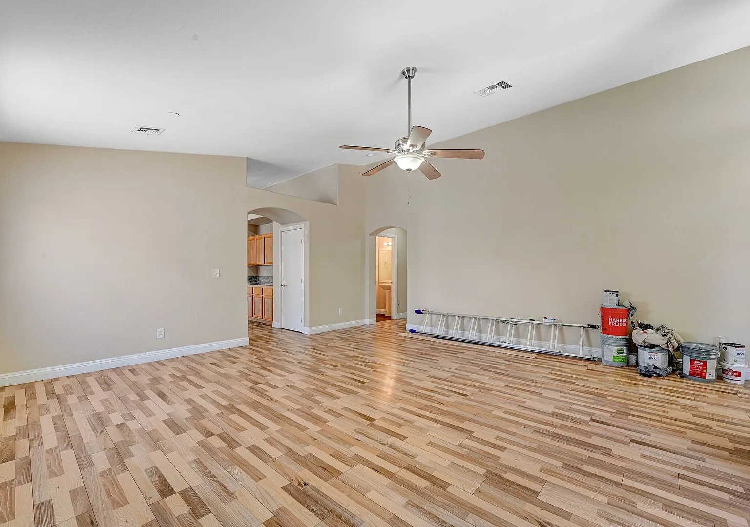 Gorgeous 1 story Home — Photo 3