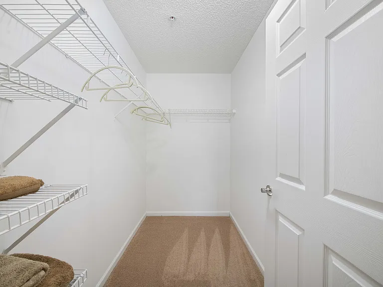 Hollis 7601 — Photo 26