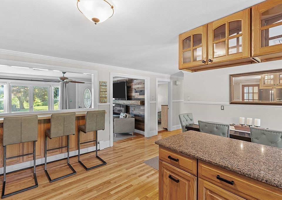 389 Howe St, Methuen, MA 01844 Zillow