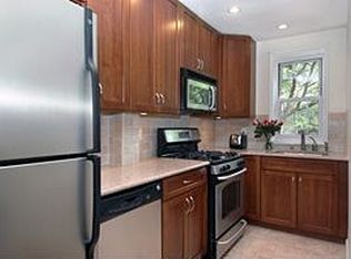 320 E 35th St APT 2E, New York, NY
