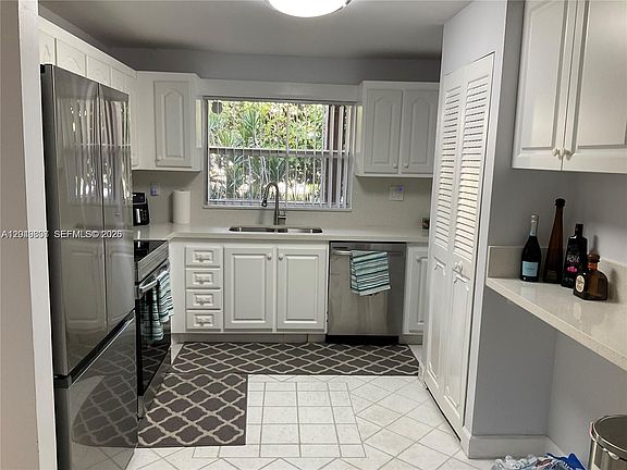 5th image of 9201 Sunrise Lakes Blvd APT 205