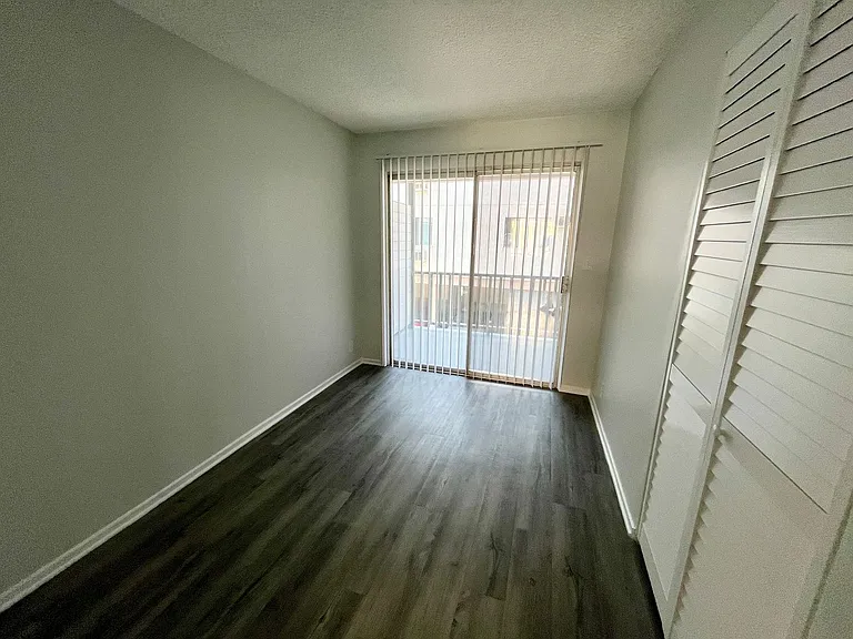 18407 Dearborn Street — Photo 59