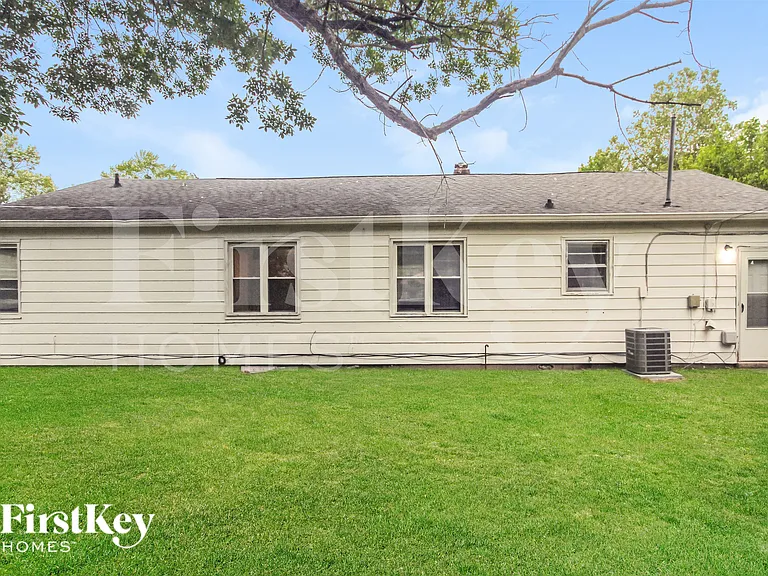5614 N Victoria Dr — Photo 15