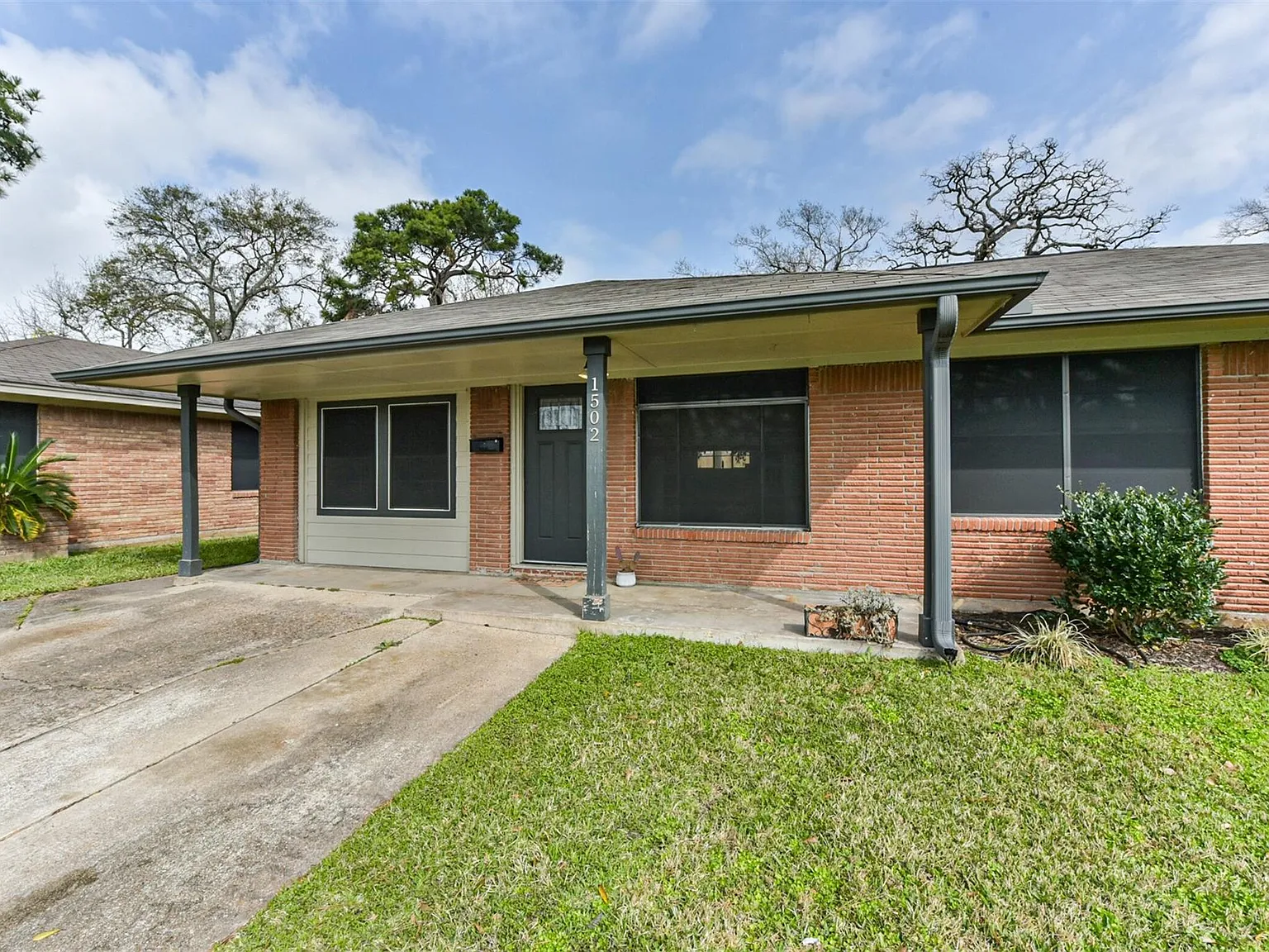 4 bed, 2.0 bath, 1350 sqft, $2,600 — Photo 1