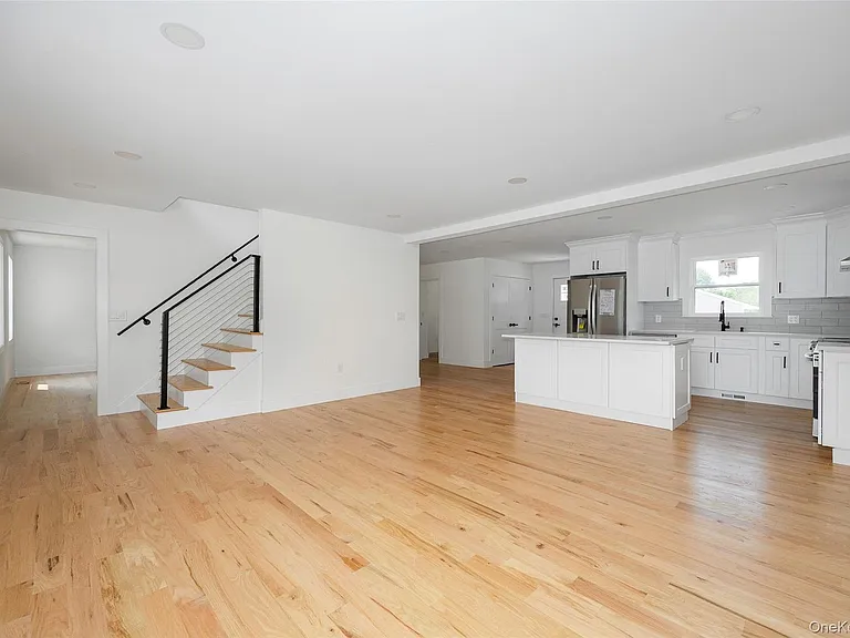 7441 S Broadway — Photo 8
