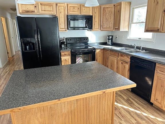 5th image of 823 Little Lion Rd