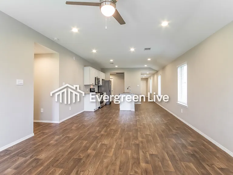 9885 Glen Brook Ln — Photo 4