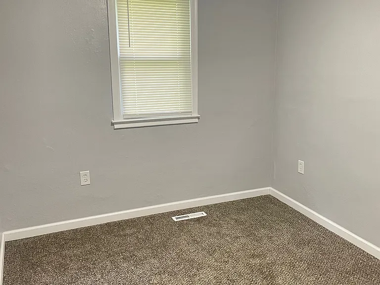 5025 N Center Rd — Photo 4