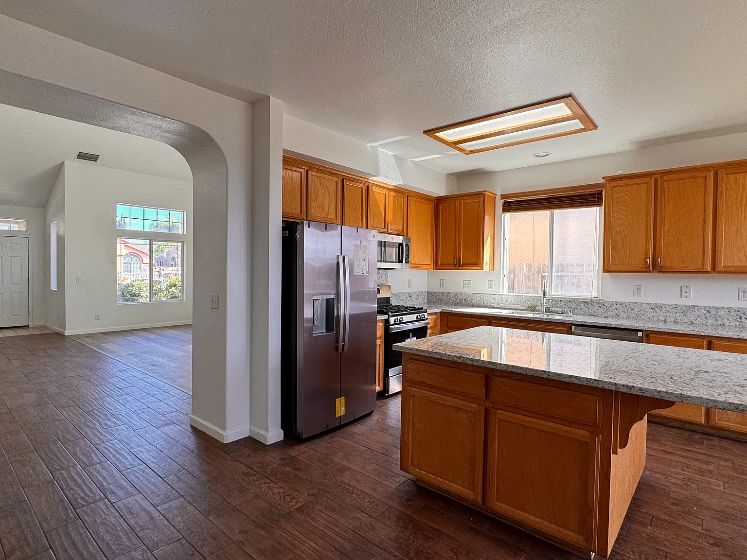 5 bed, 3.5 bath, 2905 sqft, $3,050 — Photo 3