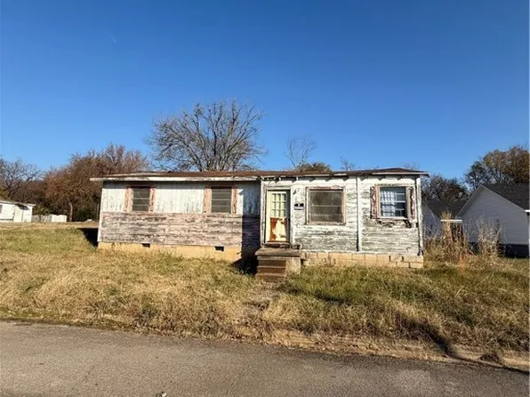 131 S 23rd St, Van Buren, AR 72956