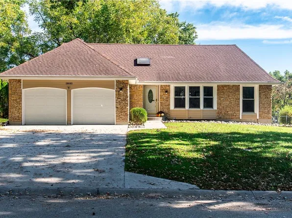 10003 N Charlotte St, Kansas City, MO 64155