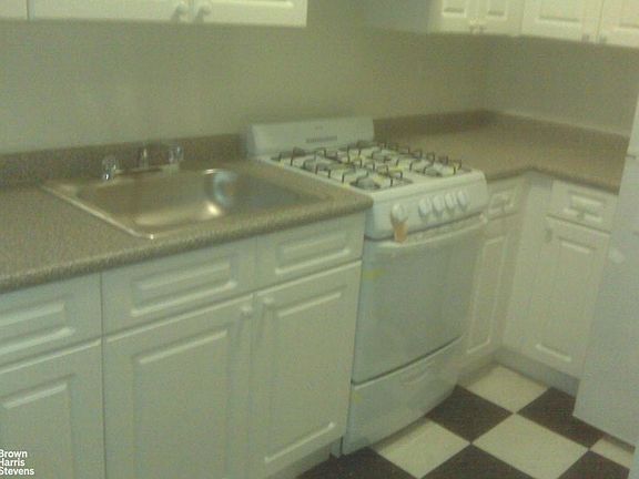 5th image of 160 Front St APT 5B