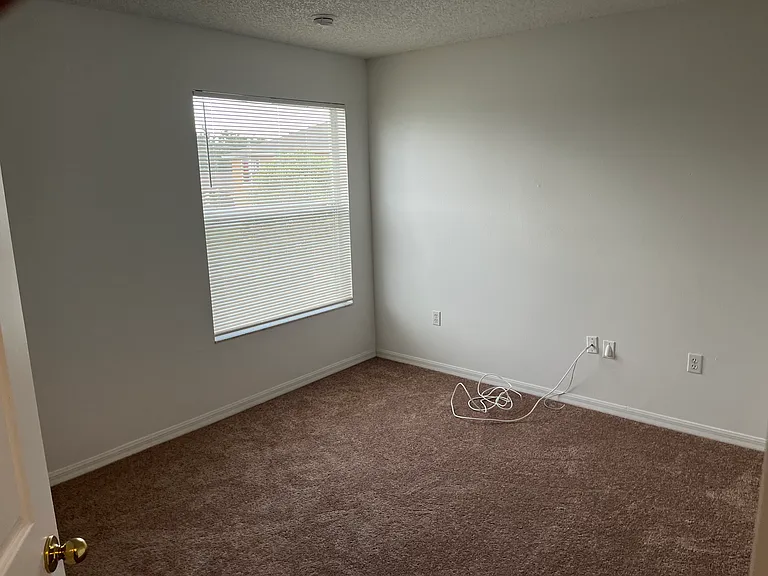 540 Brighton Ct — Photo 16