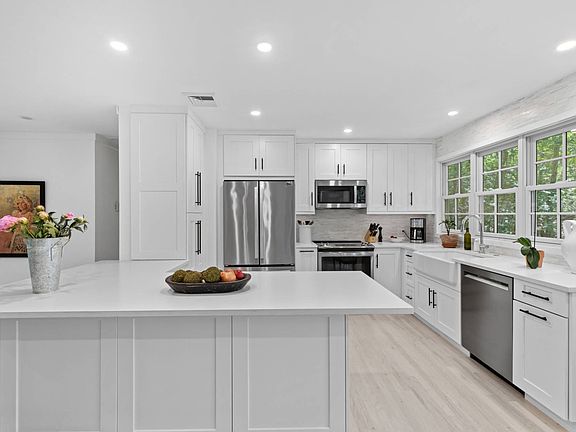 5th image of 65 Laurel Trl