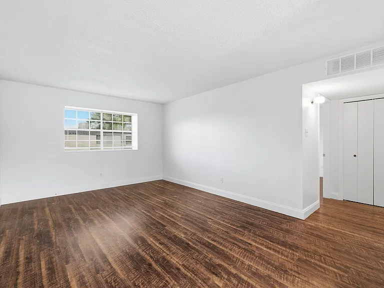 2290 Long Ave — Photo 9