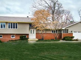 5117 SW Redbud Ln, Topeka, KS 66606