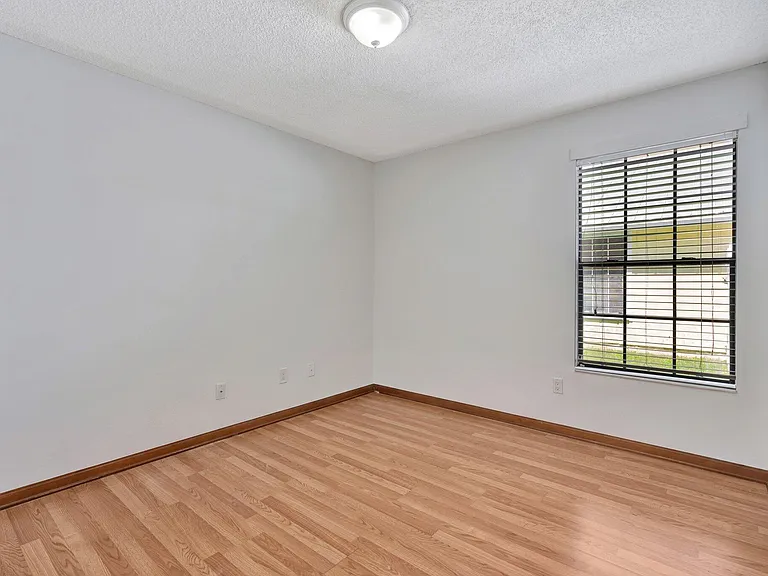 6149 Foster St — Photo 14