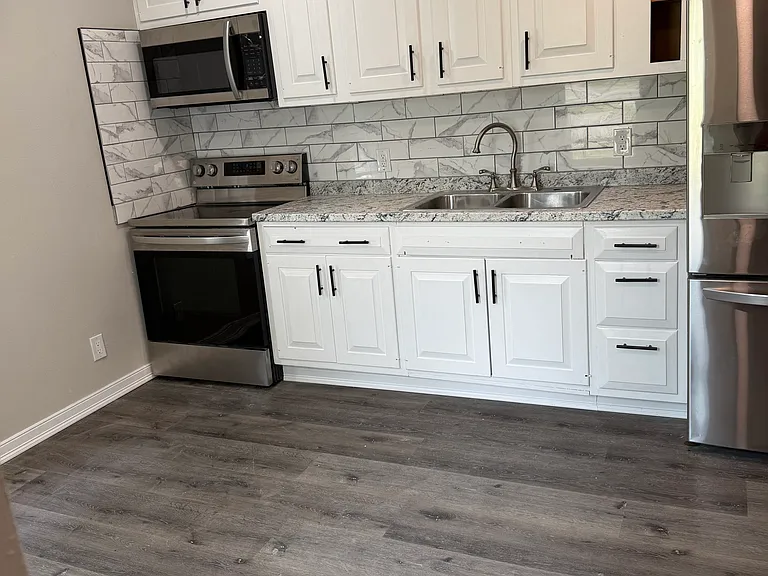 228 N Main St — Photo 15