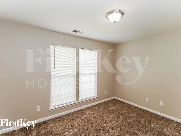 731 Georgie St — Photo 11