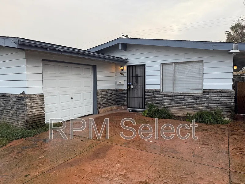 3624 Van Owen St photo 1