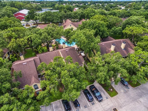 8647 Mallard Reserve Dr, Tampa, FL