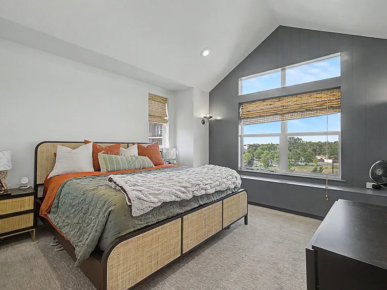 570 W Amherst Ave — Photo 3