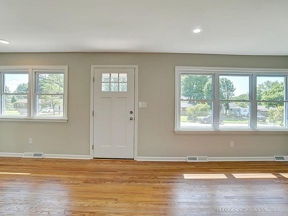 4th image of 1608 Berwick Ln
