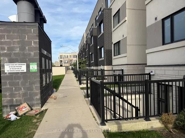 1137 Cooke Blvd #214, Burlington, ON L7T 0C3