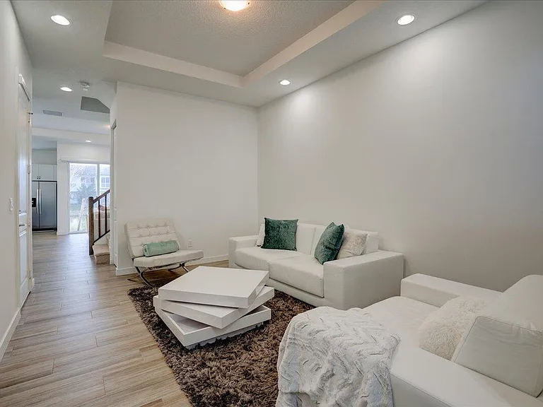 1451 Pioneer Way — Photo 6
