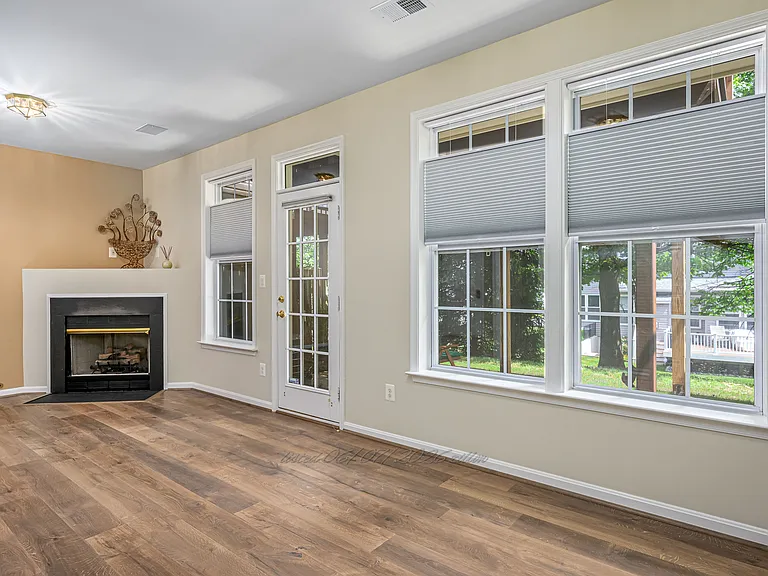 46180 Aisquith Ter — Photo 44