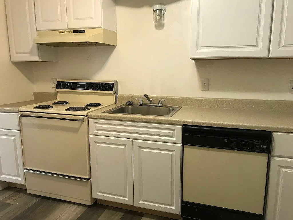 2 bed, 1080 sqft, $950 — Photo 2