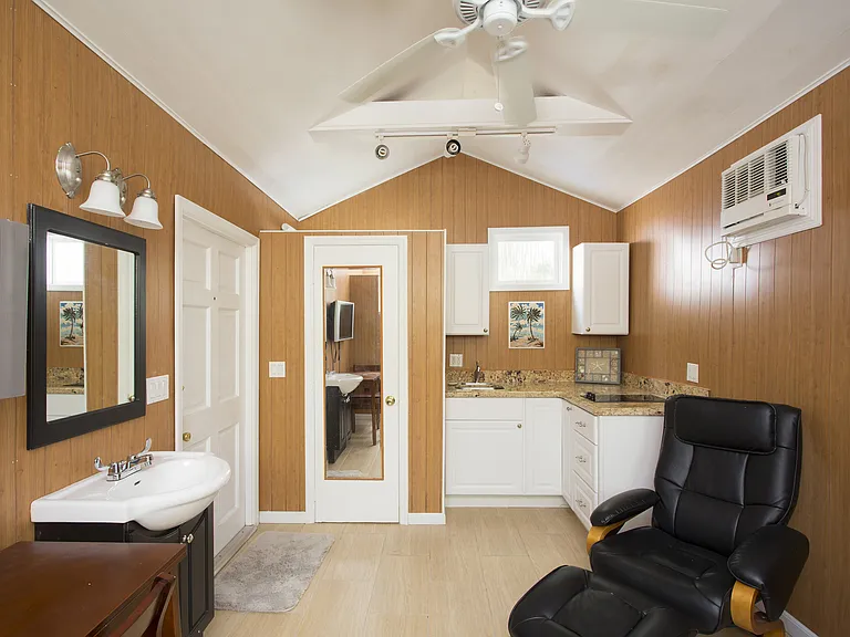 327 Margaret St #5 — Photo 4