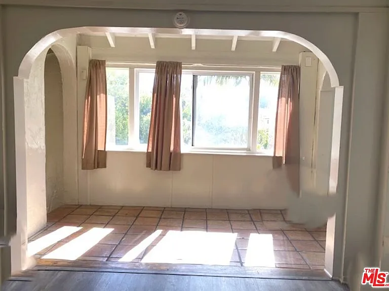 10623 Kinnard Ave — Photo 14
