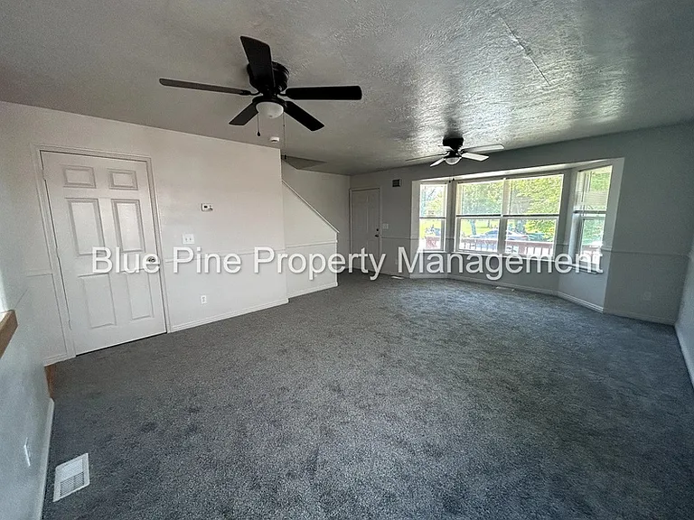 648 E Poplar St — Photo 3
