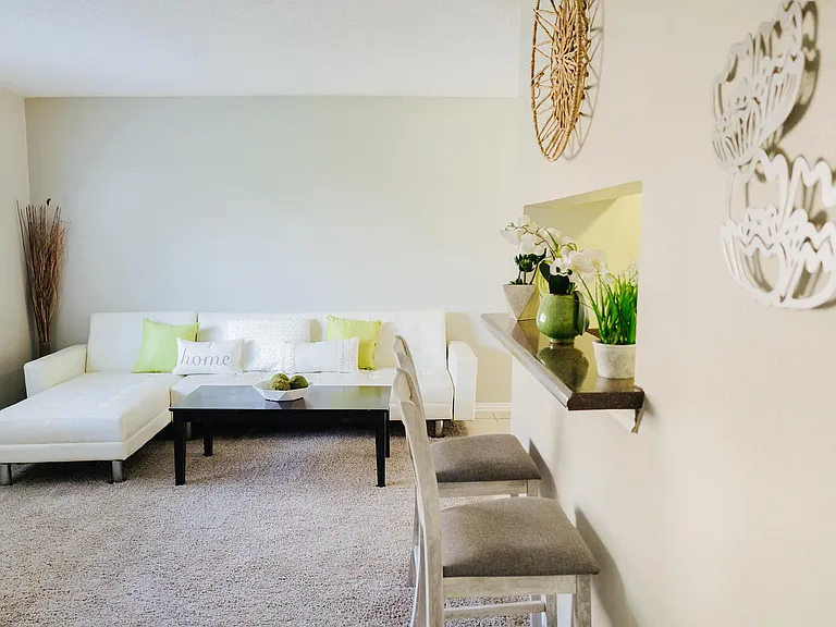 La Serena Apartments — Photo 3