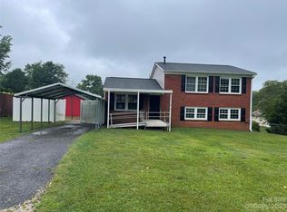 405 Farmview Dr, Gastonia, NC 28056