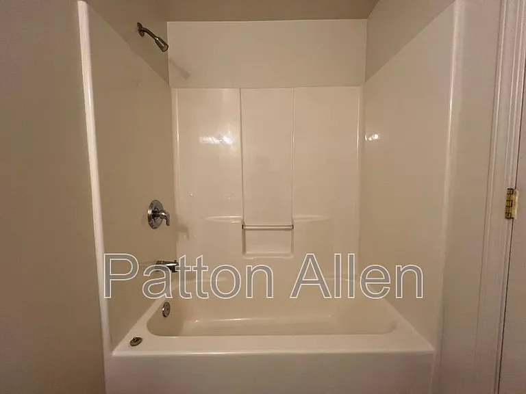 43 Ravenscroft Dr #4 — Photo 15