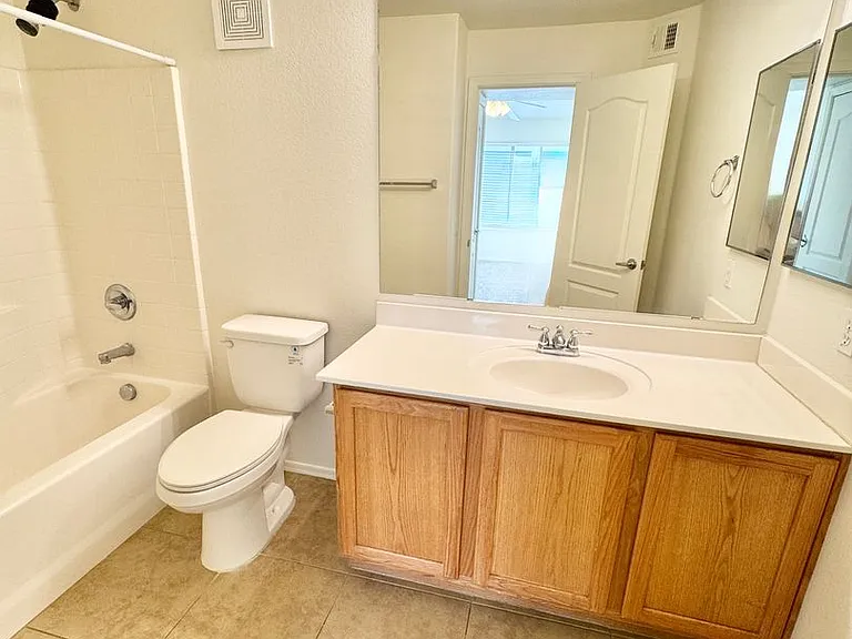 2402 E 5th St #1604 — Photo 29
