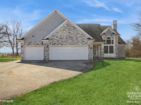 1301 W Clinton Ave, Farmer City, IL 61842