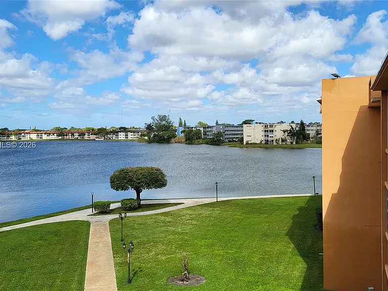 1591 NE Miami Gardens Dr #306 — Photo 6
