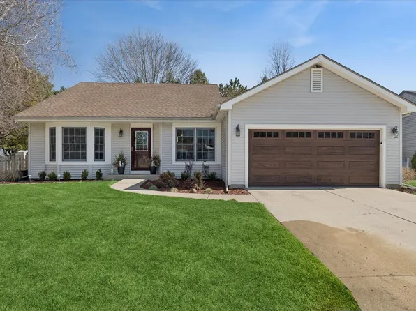 204 S Carriage Trl, McHenry, IL 60050