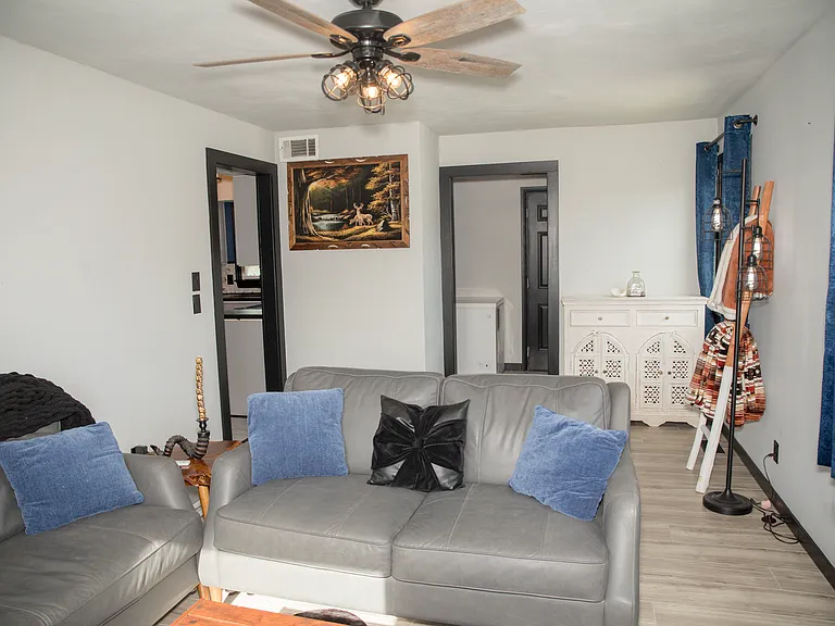 7 Lake Forest Ct — Photo 8