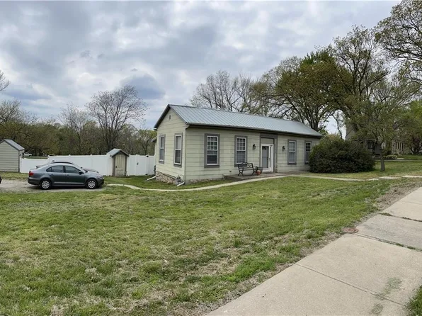 1100 4th St, Platte City, MO 64079