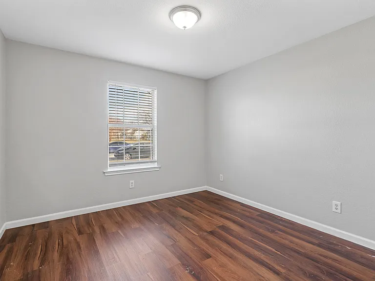1716 Manor Garden Curv — Photo 9