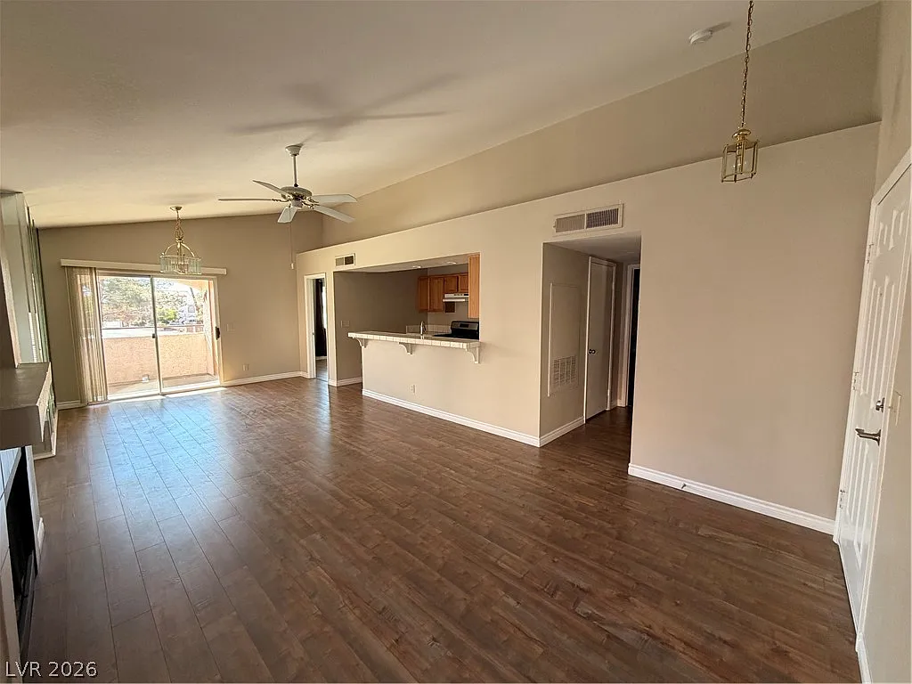 2 bed, 2.0 bath, 1023 sqft, $1,450 — Photo 2
